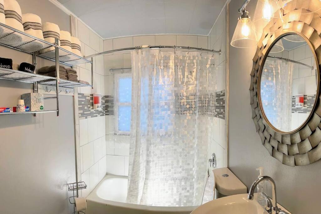 *King Bed/3Bds House Near Naval Base & 6Flags* Apartment Waukegan Bagian luar foto