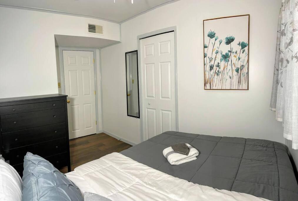 *King Bed/3Bds House Near Naval Base & 6Flags* Apartment Waukegan Bagian luar foto