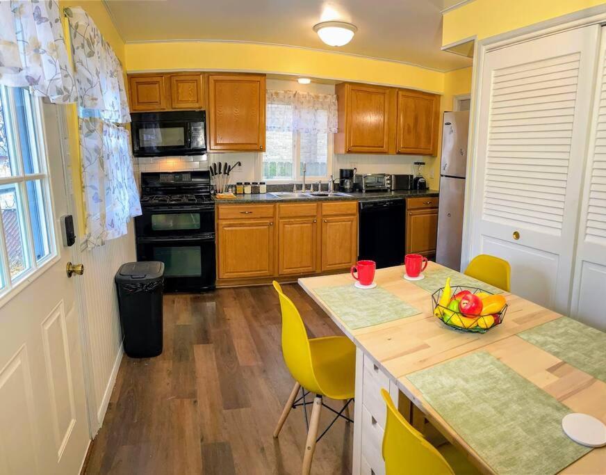 *King Bed/3Bds House Near Naval Base & 6Flags* Apartment Waukegan Bagian luar foto